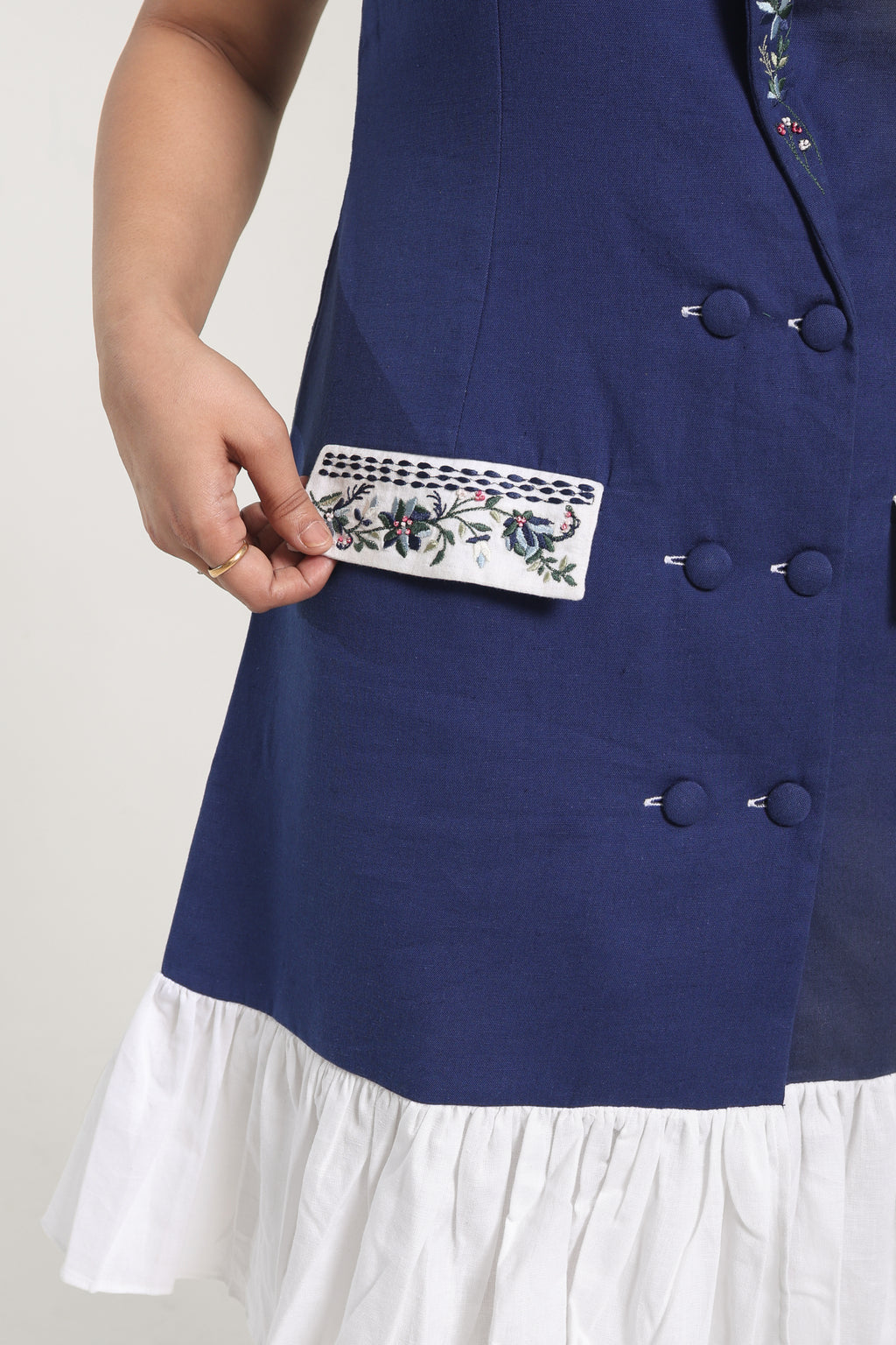 Kaira - Embroidered Chic Collared Short Dress